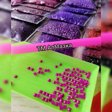 Купити Єнотик в фіолетових Сукулентах Діамантова мозаїка, квадратні камінчики  в Україні